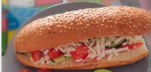 כריך עם עגבניות, מלפפון וגבינה שהכין ילד בררן, תוצאה מתוכנית המסע בקופסה